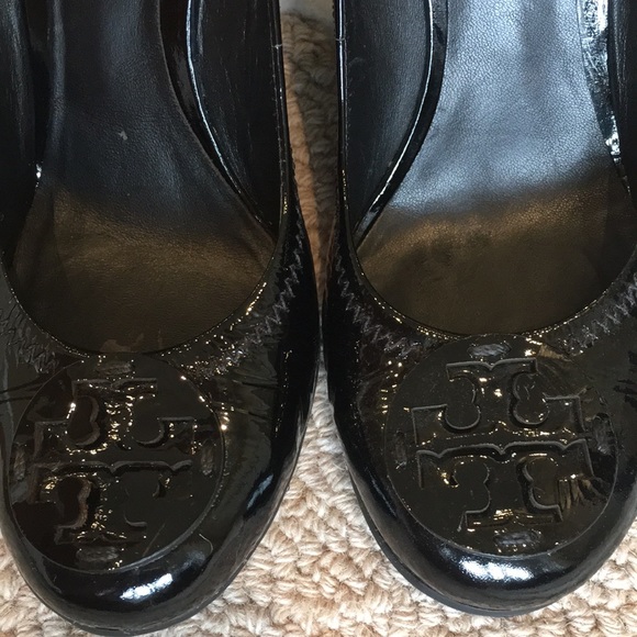 Tory Burch Black Patent Leather Wedge With Iconic Logo Size 8.5. Like New! - Picture 3 of 15